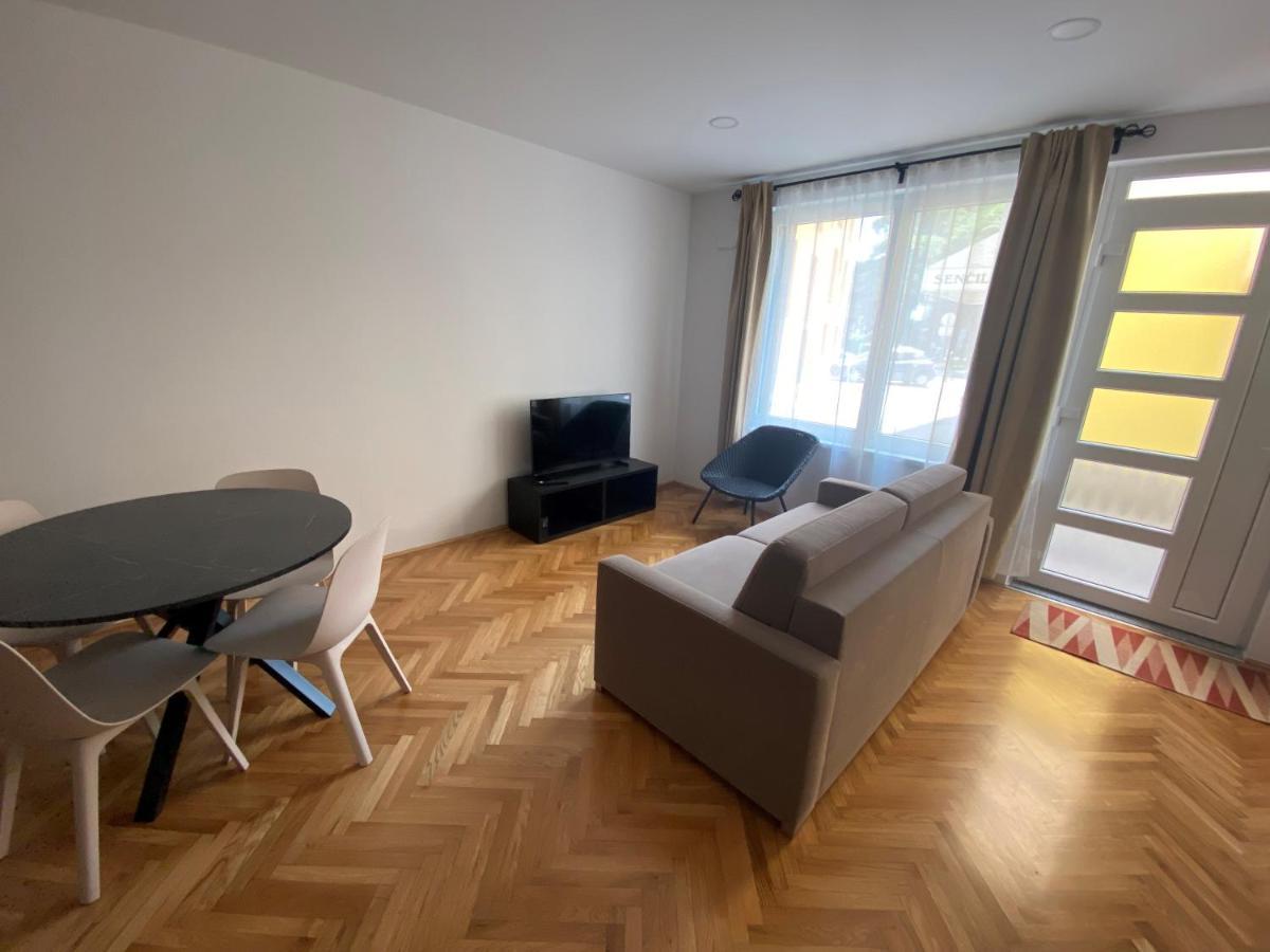 Apartments Tito & Robin Koper Bagian luar foto