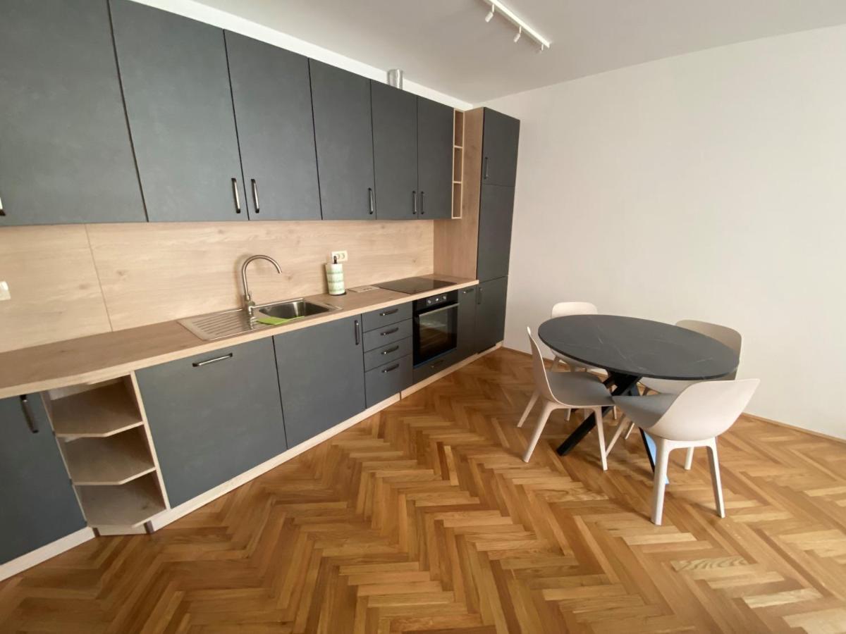 Apartments Tito & Robin Koper Bagian luar foto