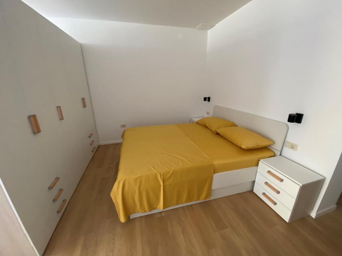 Apartments Tito & Robin Koper Bagian luar foto