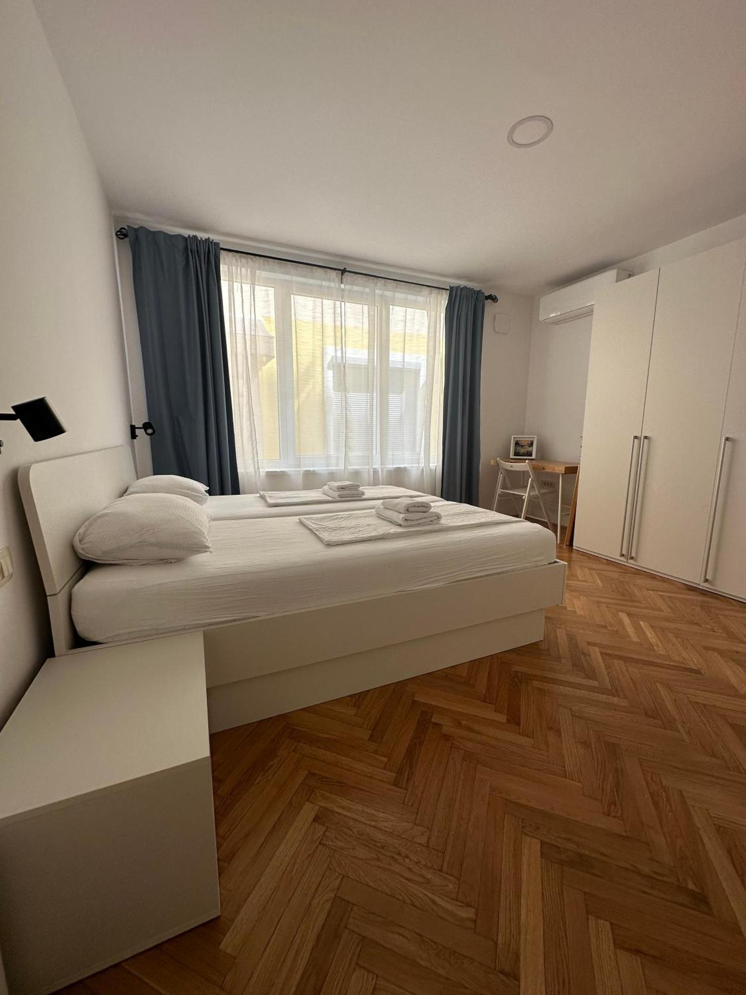 Apartments Tito & Robin Koper Bagian luar foto