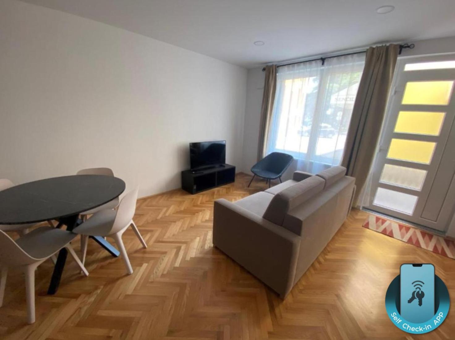 Apartments Tito & Robin Koper Bagian luar foto
